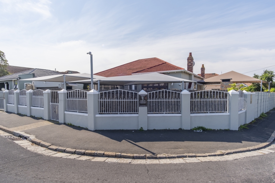 5 Bedroom Property for Sale in Wynberg Western Cape